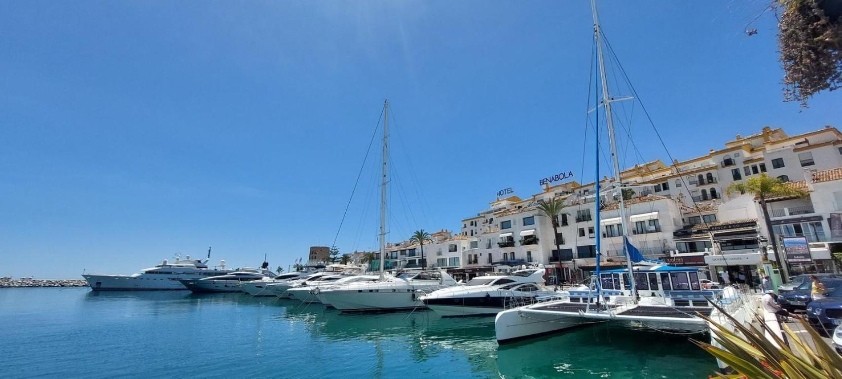 Apartment Refurbished 2-bed In El Paraiso Alto *