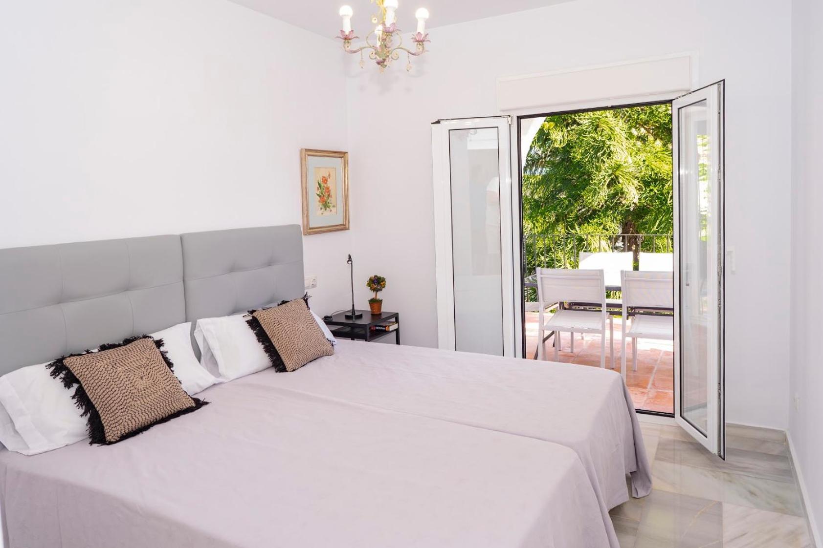 Tarifa Especial, Sin Aglomeraciones En Piscina Y Playa, Cerca De Puerto Banus Apartamento Estepona