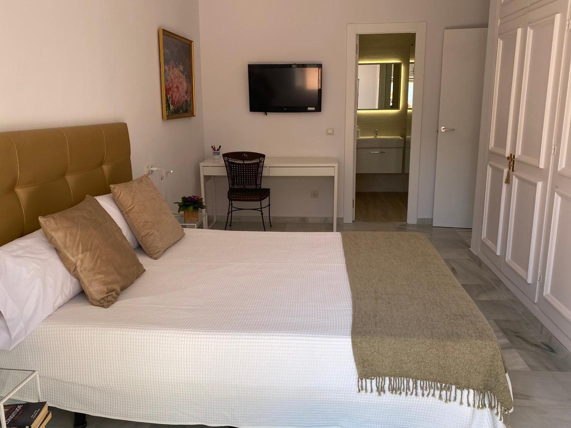 Tarifa Especial, Sin Aglomeraciones En Piscina Y Playa, Cerca De Puerto Banus Apartamento Estepona