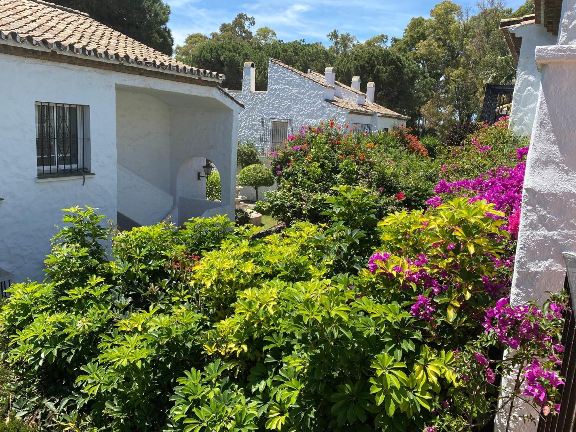 Tarifa Especial, Sin Aglomeraciones En Piscina Y Playa, Cerca De Puerto Banus Apartamento