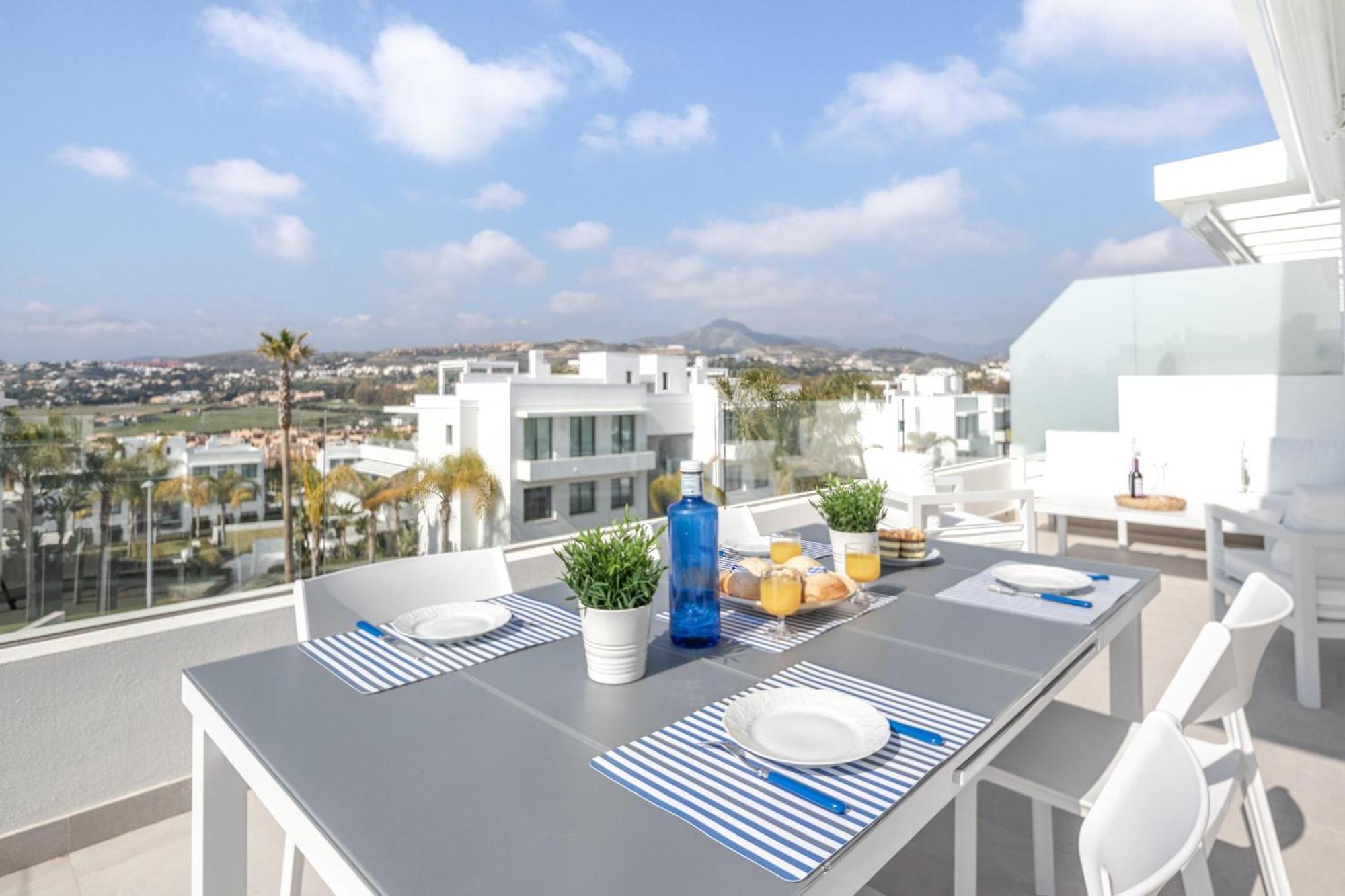 Marbella Golf With Pool - Happy
