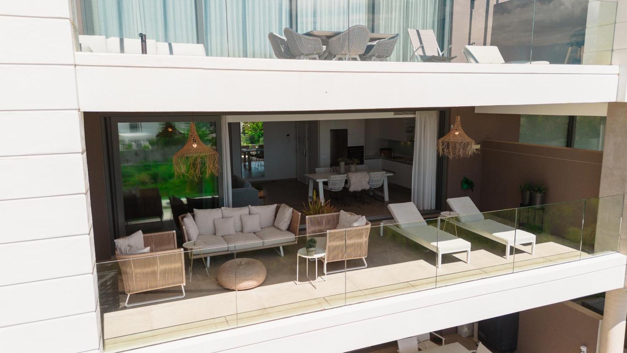 Luxury With 2 Bedrooms In Cancelada Estepona