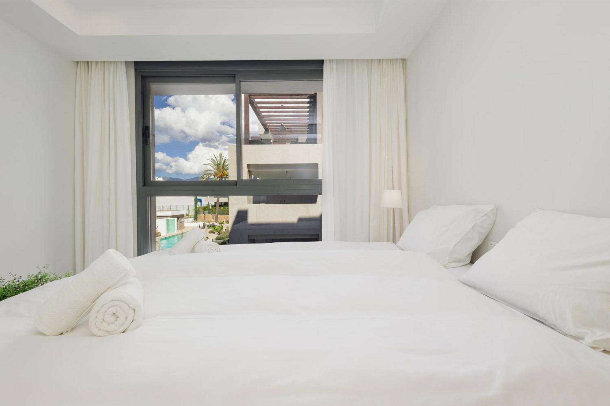 Luxury With 2 Bedrooms In Cancelada Estepona