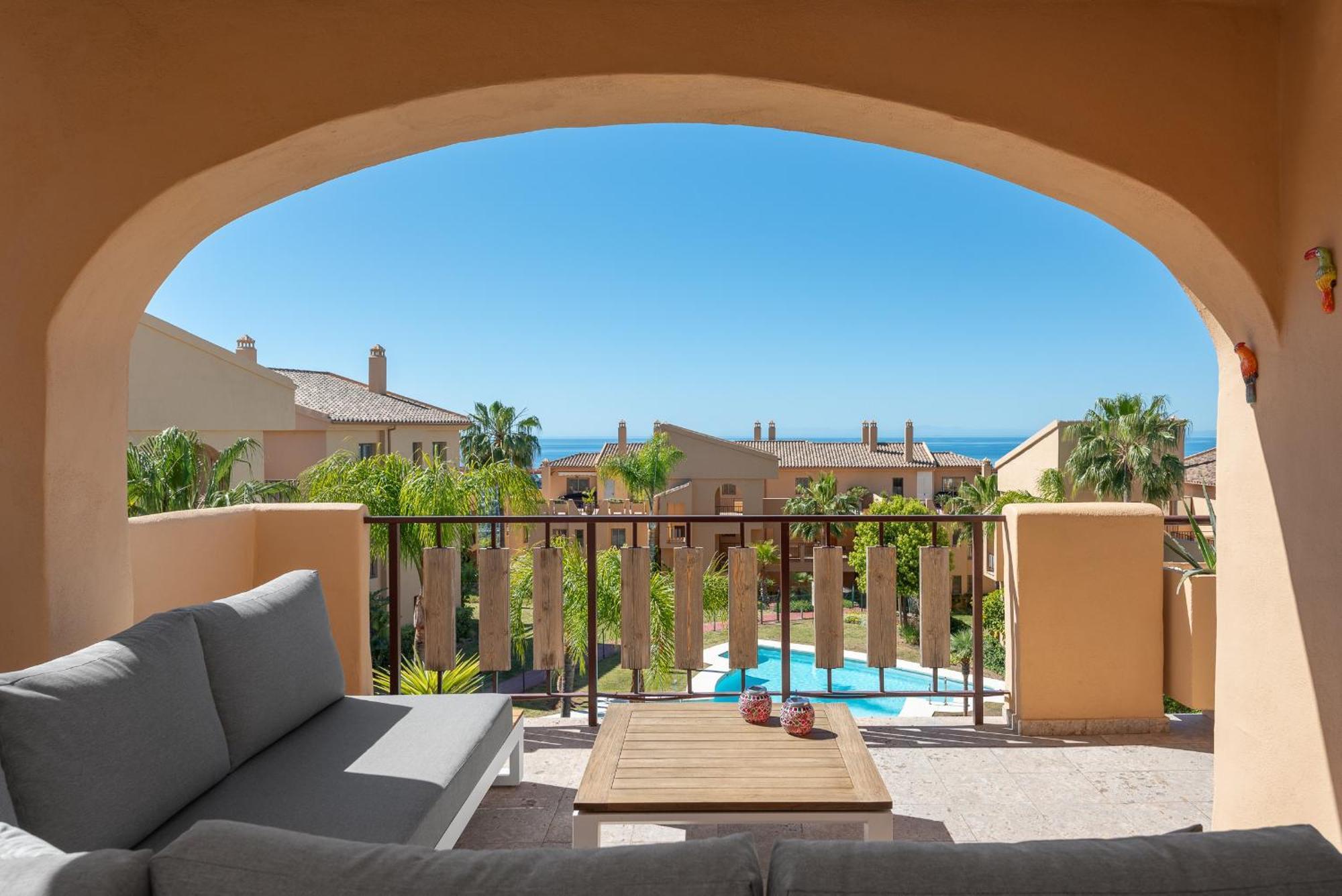 Appartement Charming 2-bedroom With Beautiful Sea Views Estepona