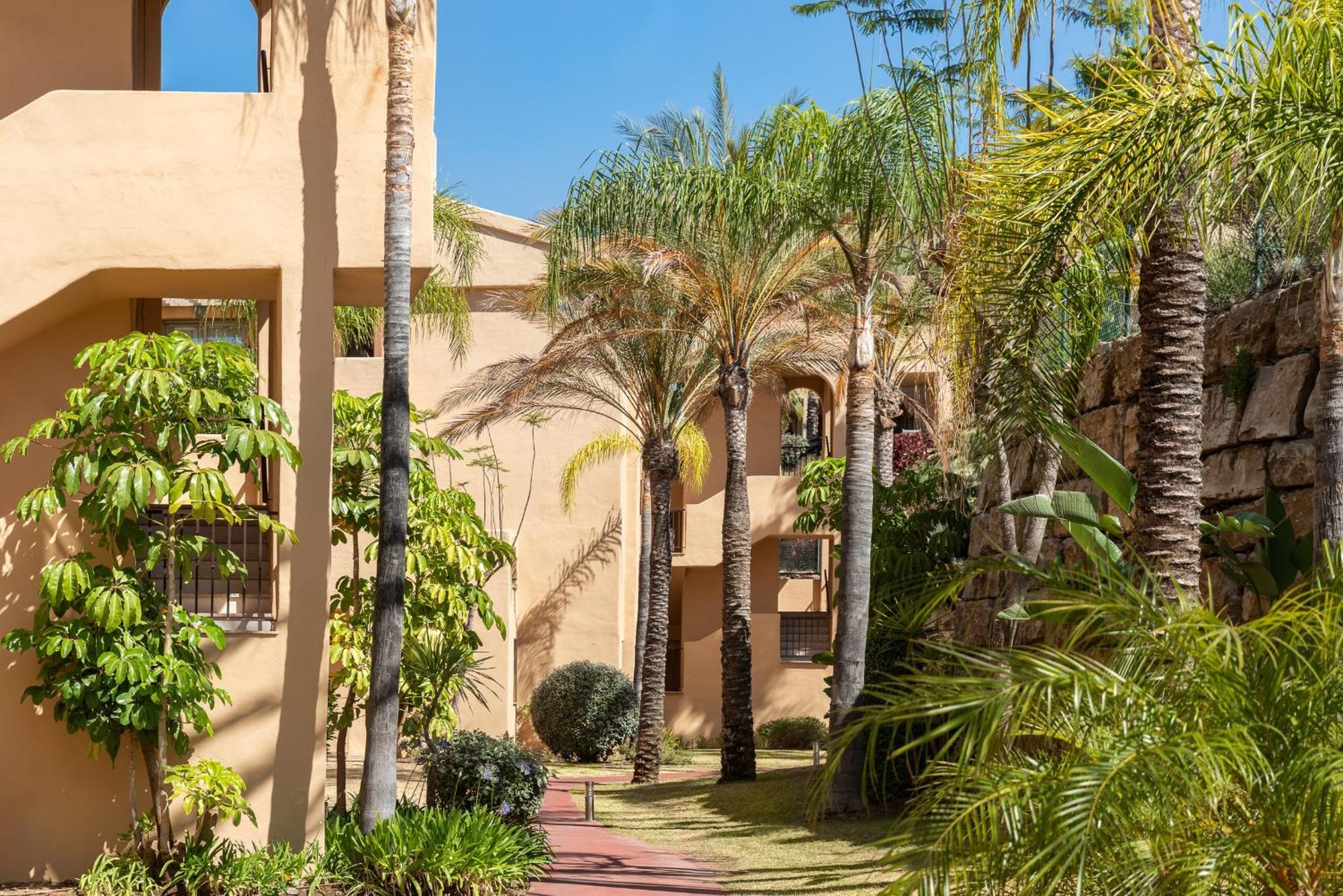 Cozy 2-bedroom In Hacienda De Cifuentes Apartment