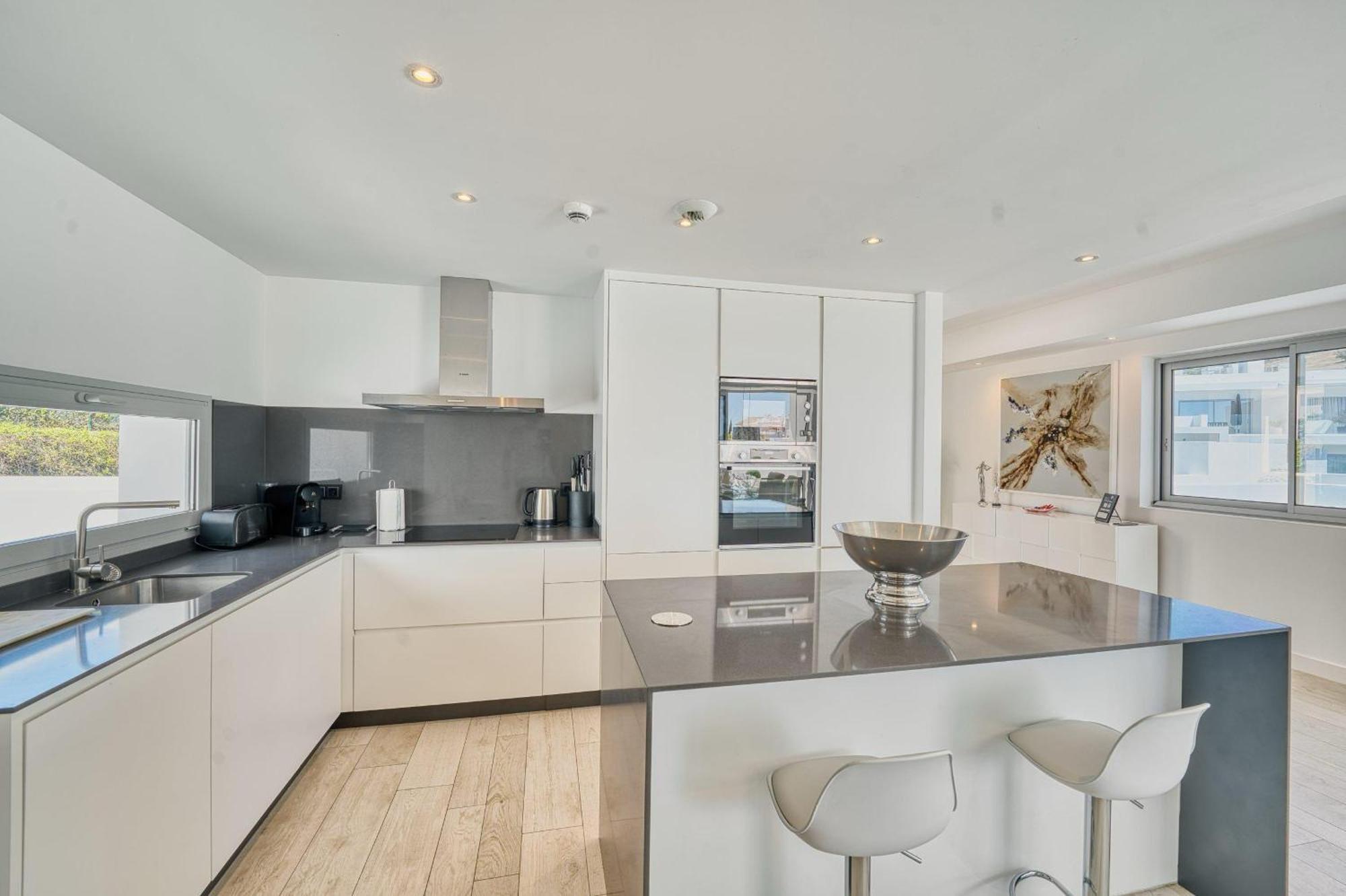 2288 New Modern Penthouse With Privat Pool Apartment *