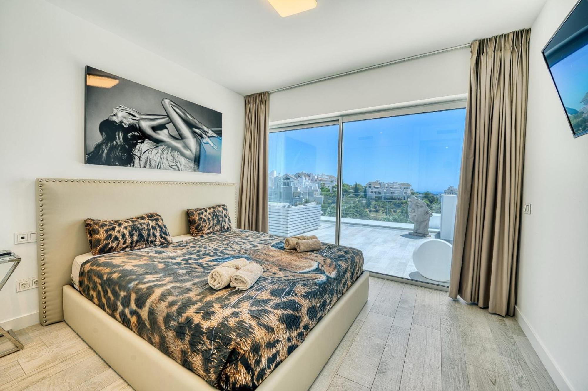 2288 New Modern Penthouse With Privat Pool