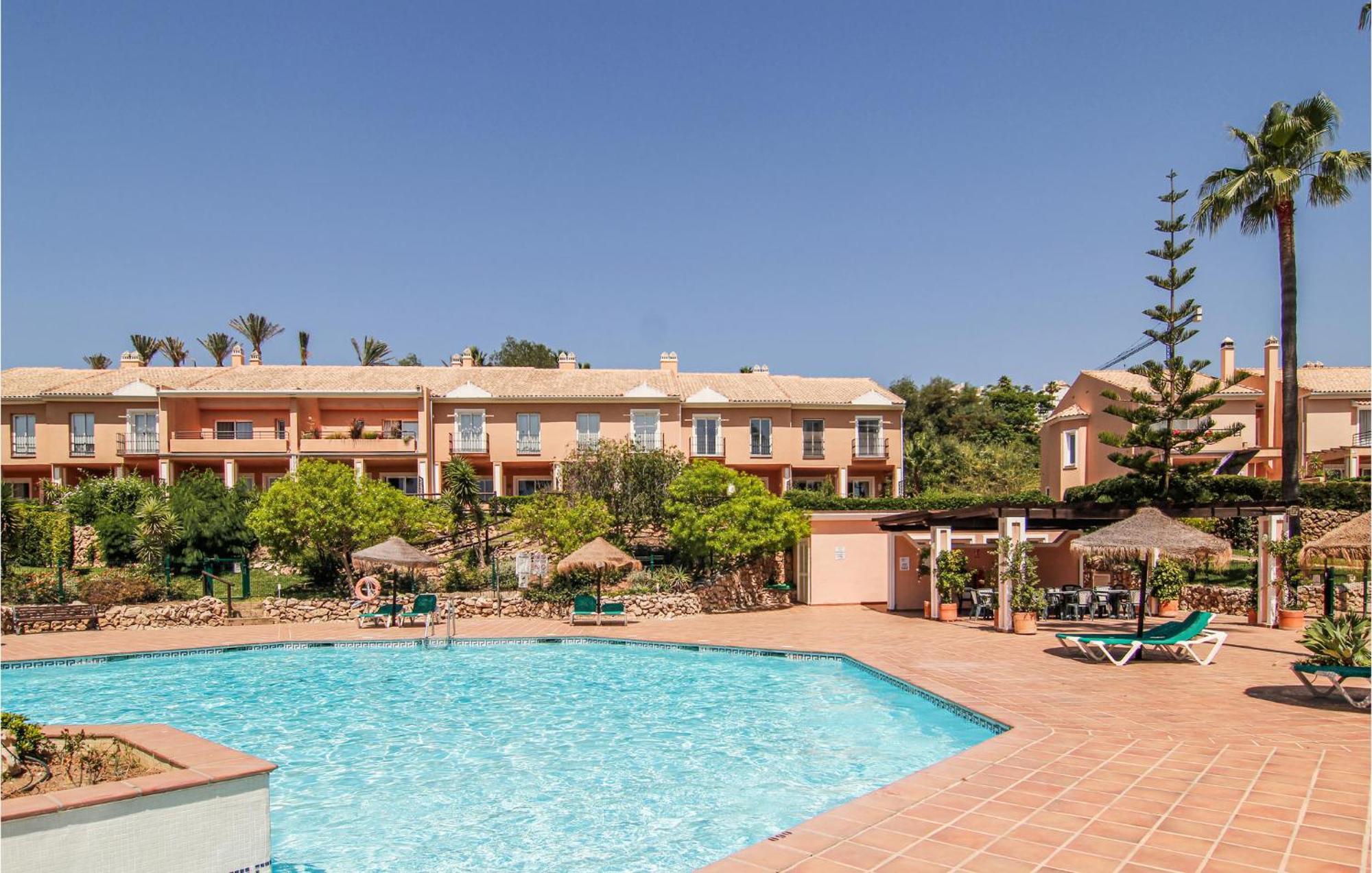 3 Bedroom Cozy In Malaga