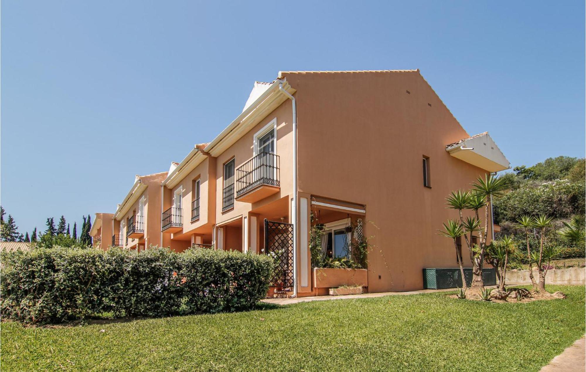 3 Bedroom Cozy In Malaga Holiday home Estepona