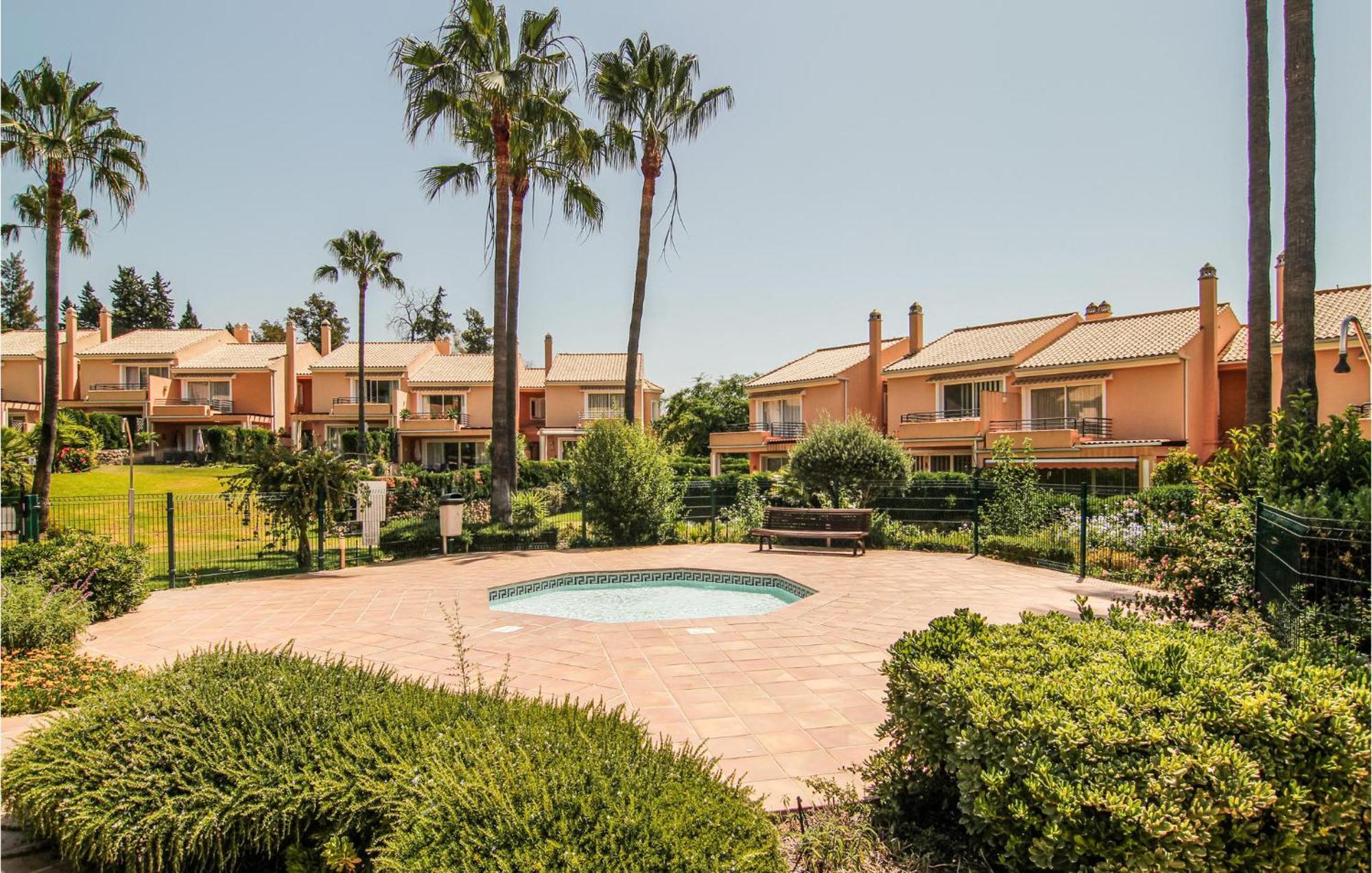 3 Bedroom Cozy In Malaga