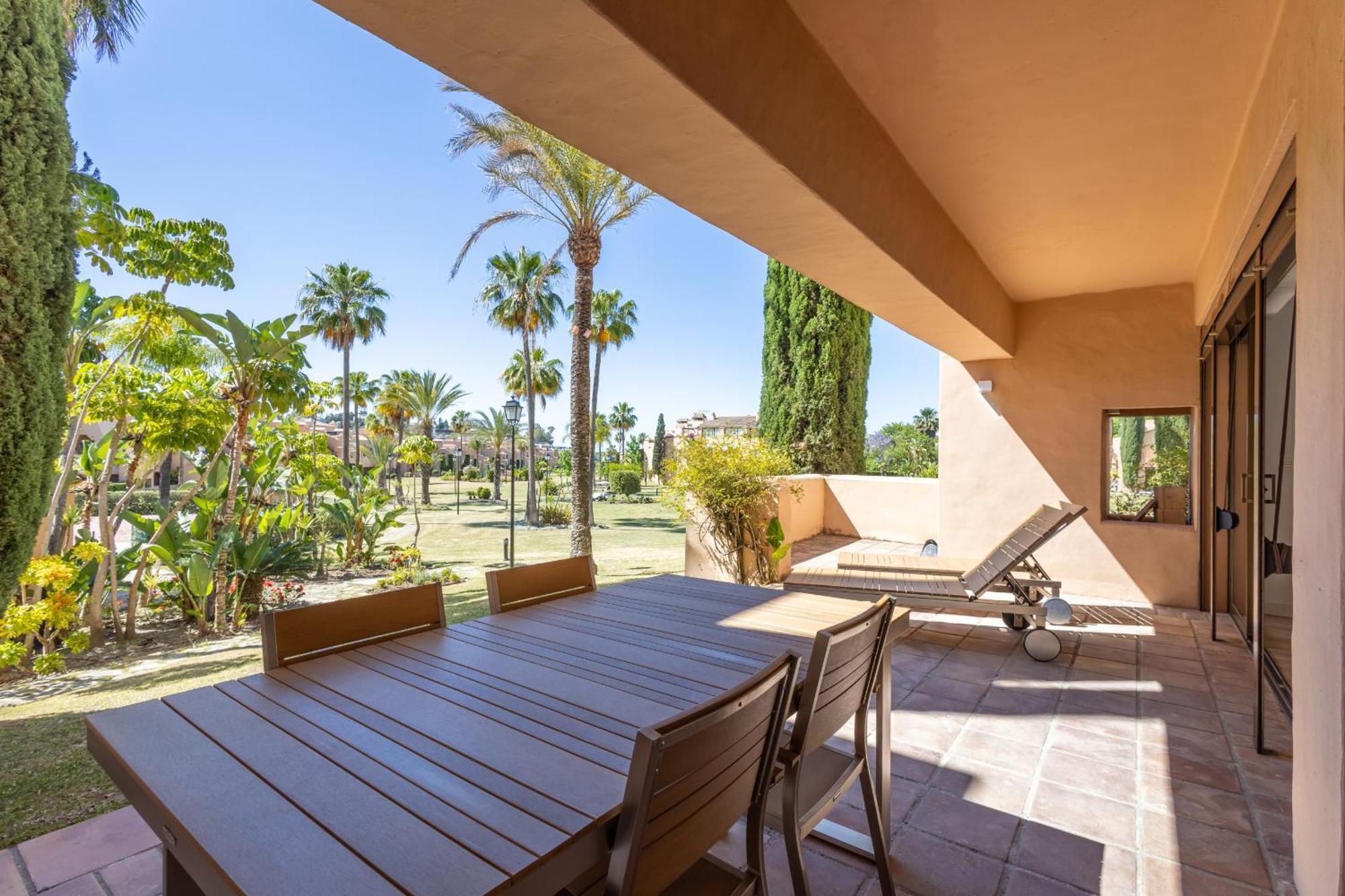 Homity Holidays - - La Cartuja Golf Apartment *