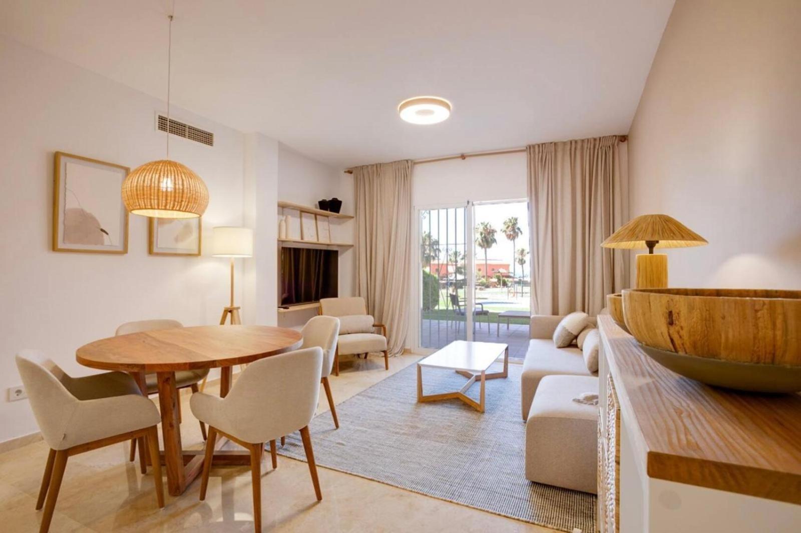 Appartement No10 - Beachfront Close To Port, 2 Bedroom, 2 Bathroom, Sleeps 5 Estepona