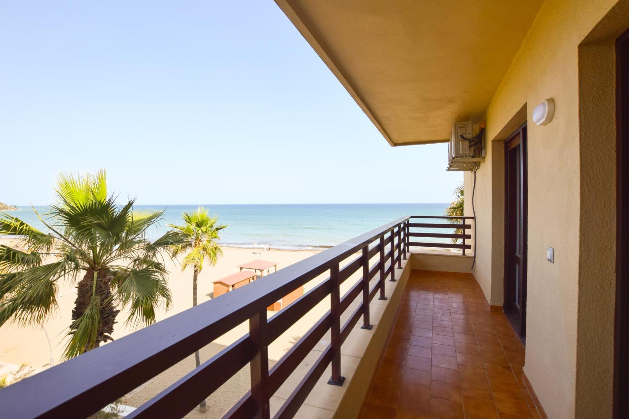 Excelente Piso Sobre El Mar Con Garaje Appartement Estepona