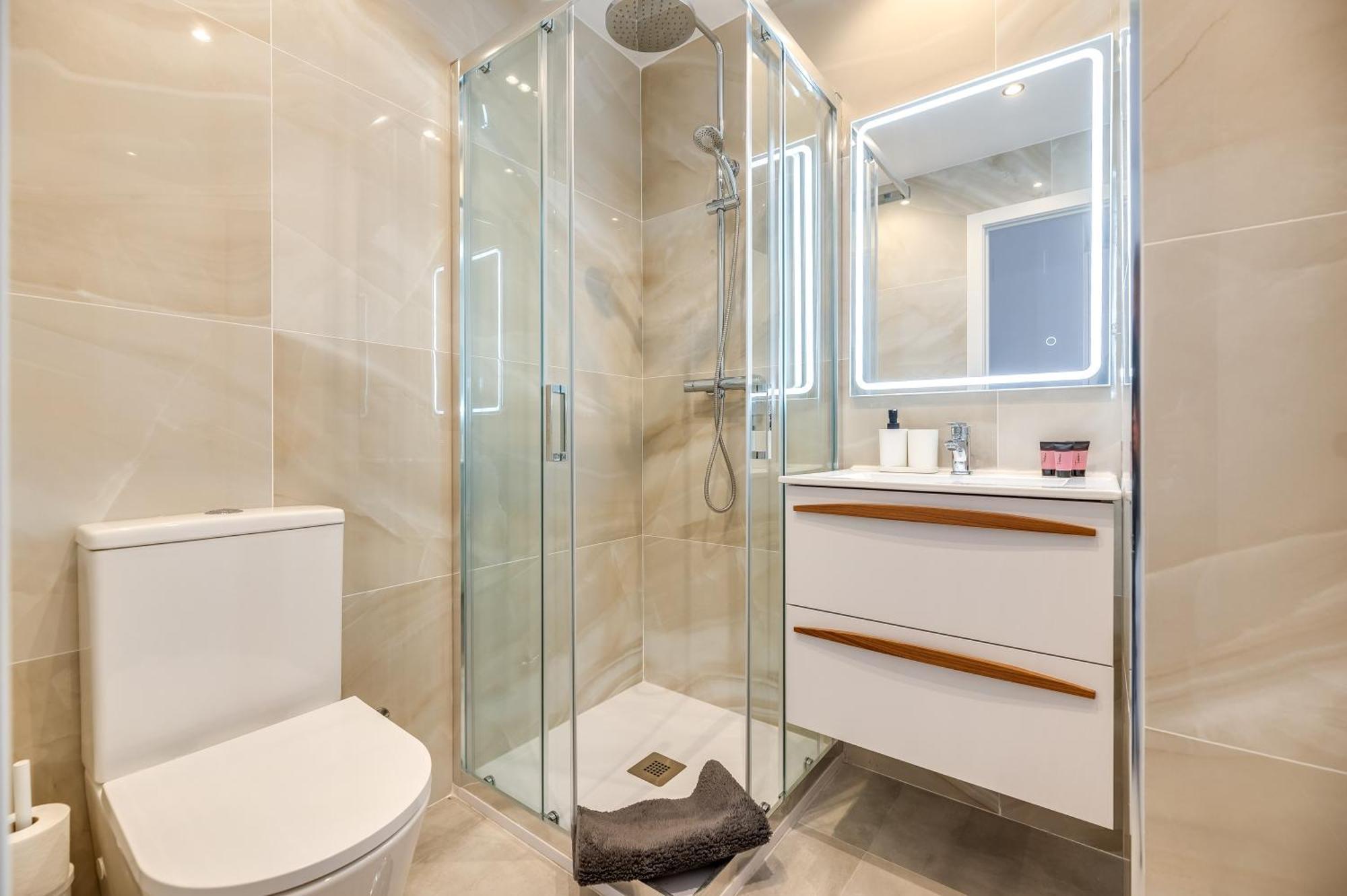 Luxury Paraiso Apartment