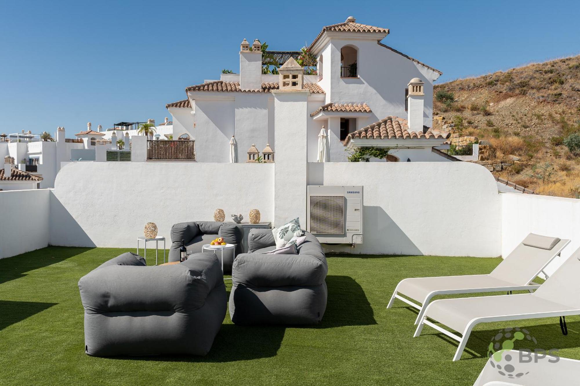 Paraiso Pueblo Luxurious Penthouse 360º Sea Views - 2603