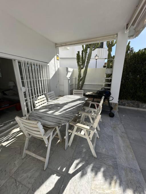 Con Barbacoa Y Piscina