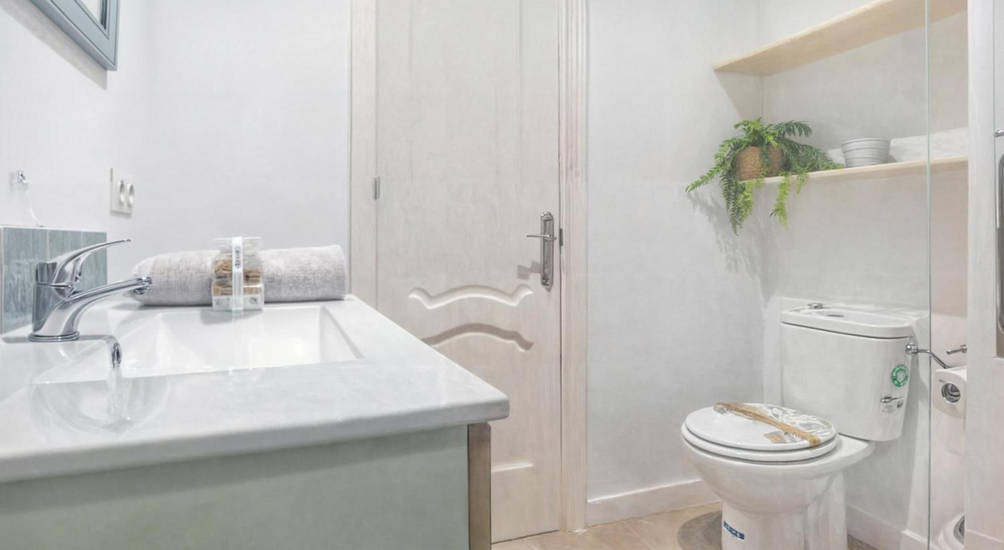 Flores Apartment-coastal Refuge By The
