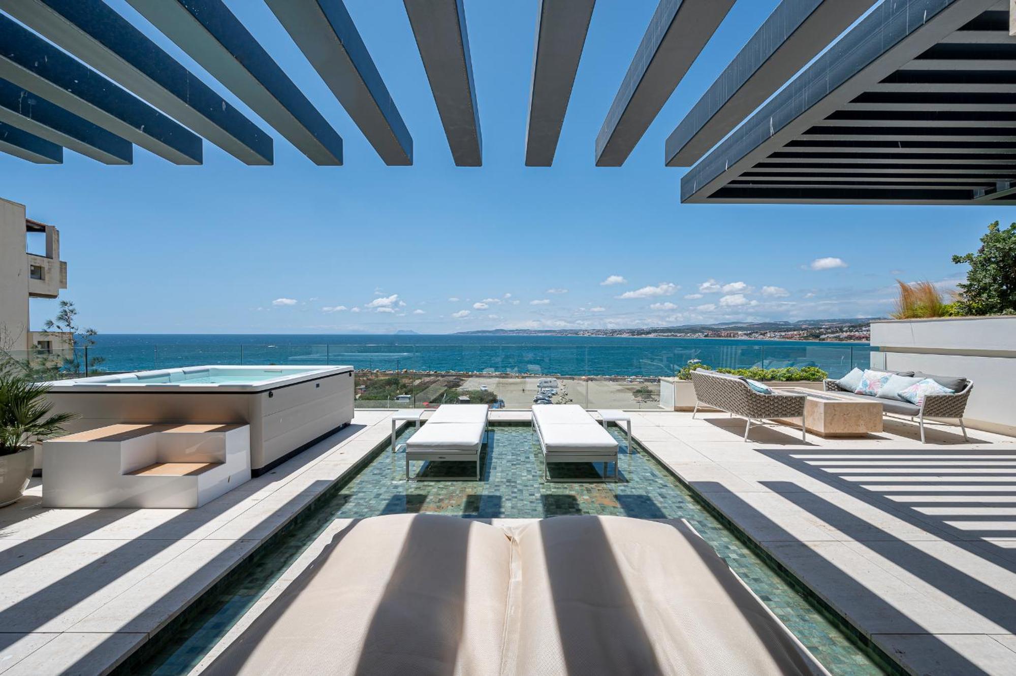 Luxury Front Line *