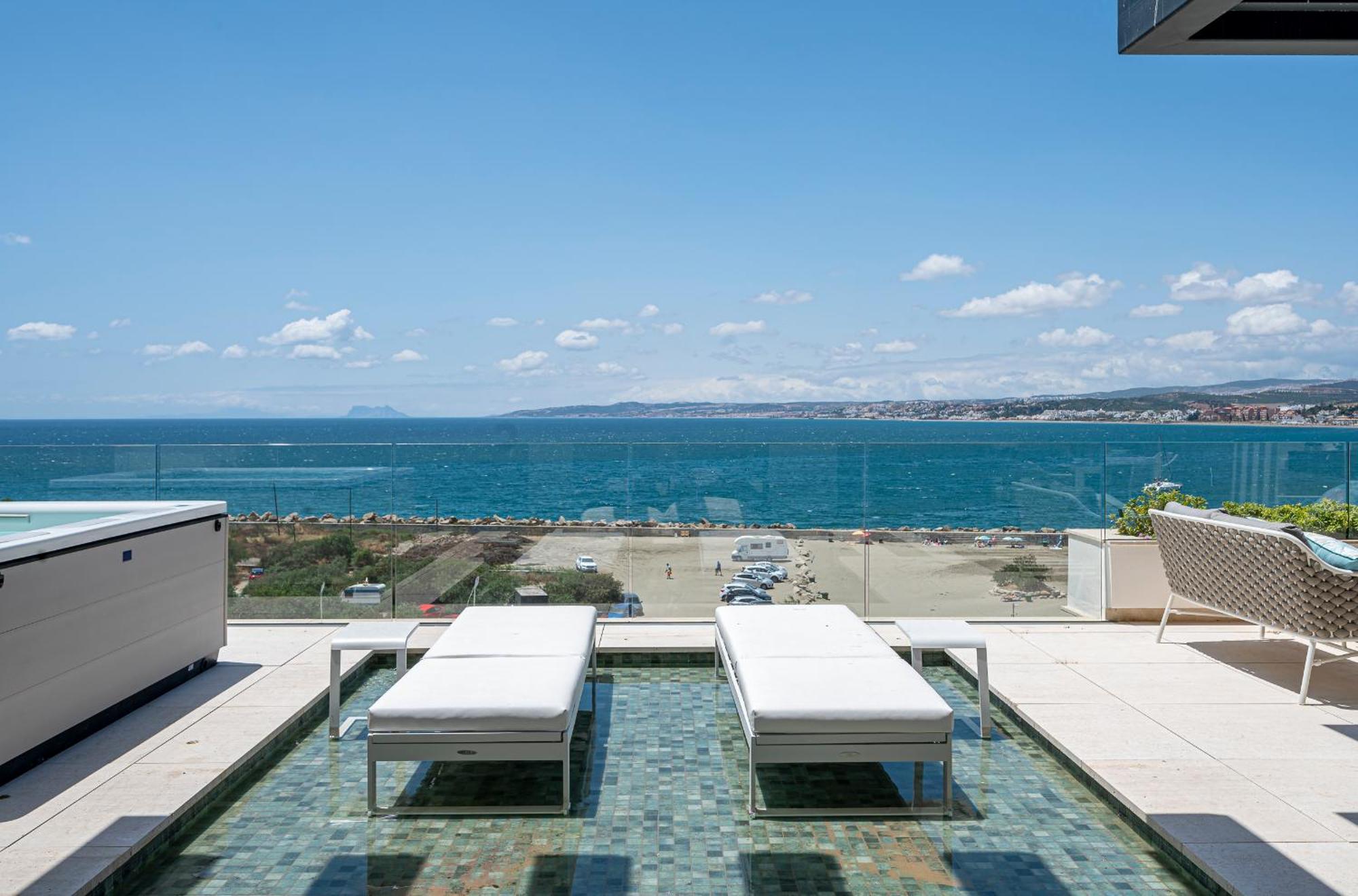 Apartment Luxury Front Line