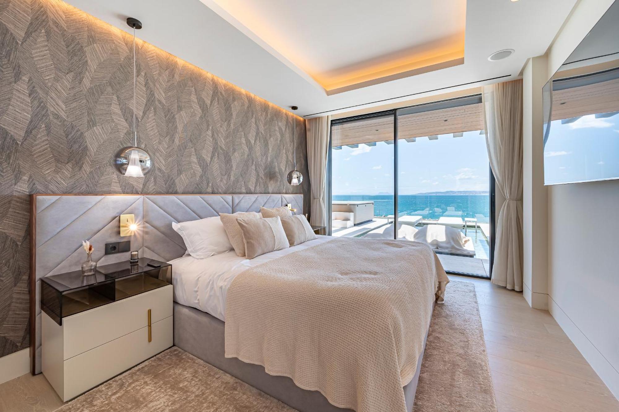 Luxury Front Line Apartment *