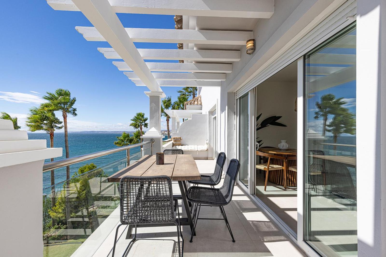 Dalia - Gerenoveerd Direct Aan Zee Apartamento Estepona