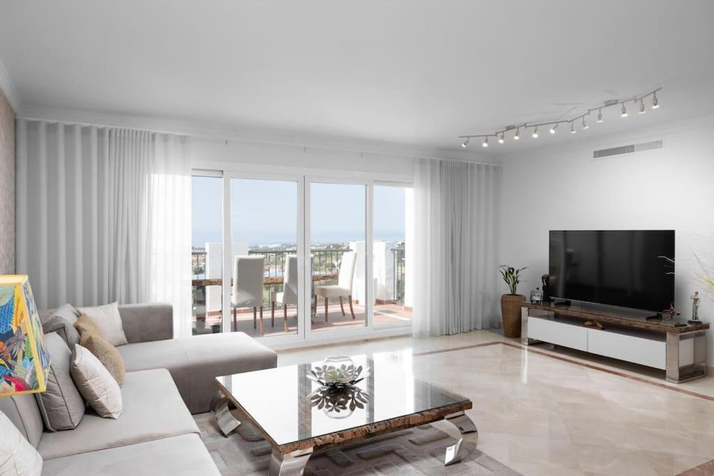 Lovely Two Bedroom With Panoramic Sea Views Apartamento *