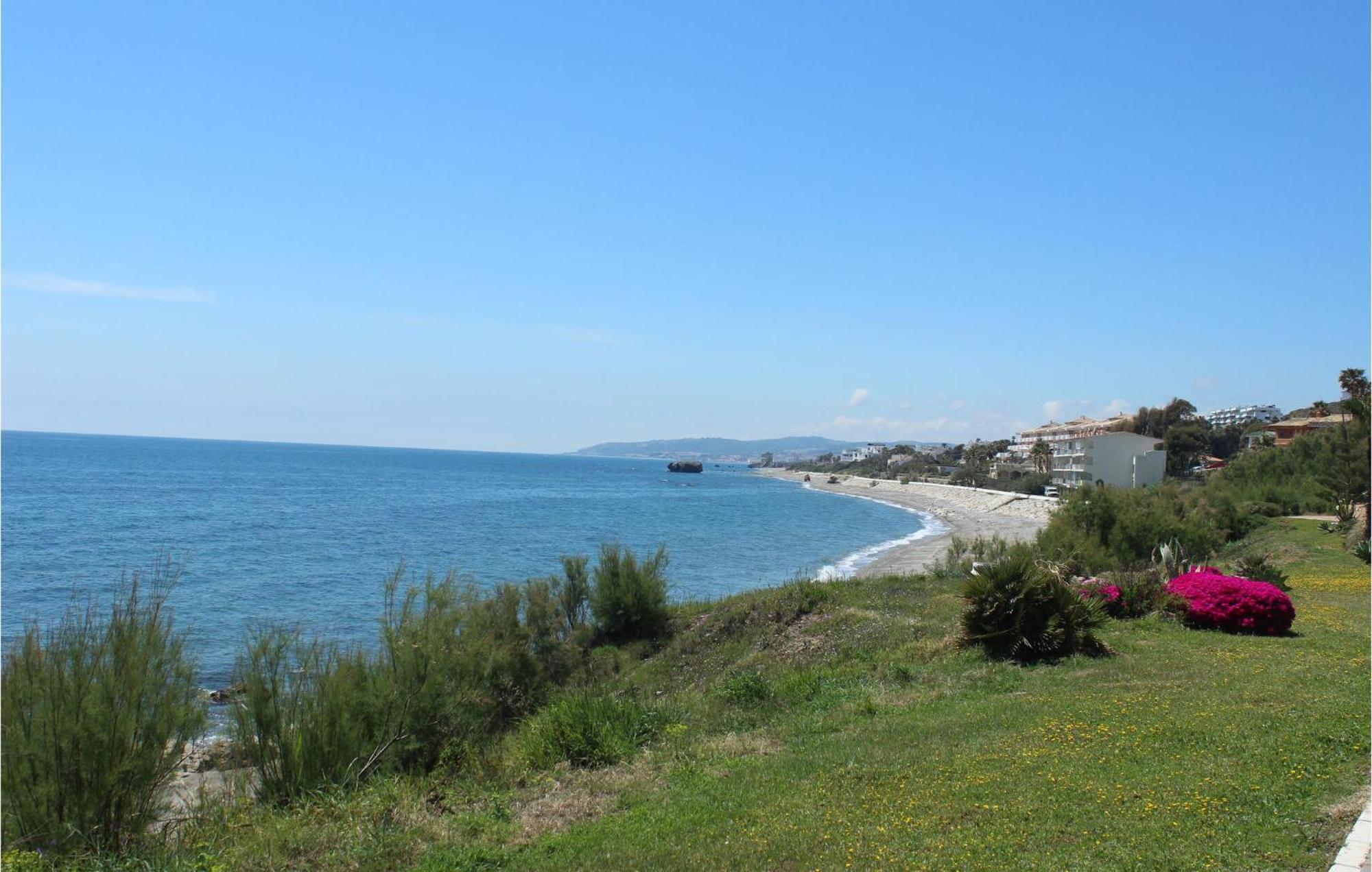 Apartment Gorgeous In With Wifi Estepona