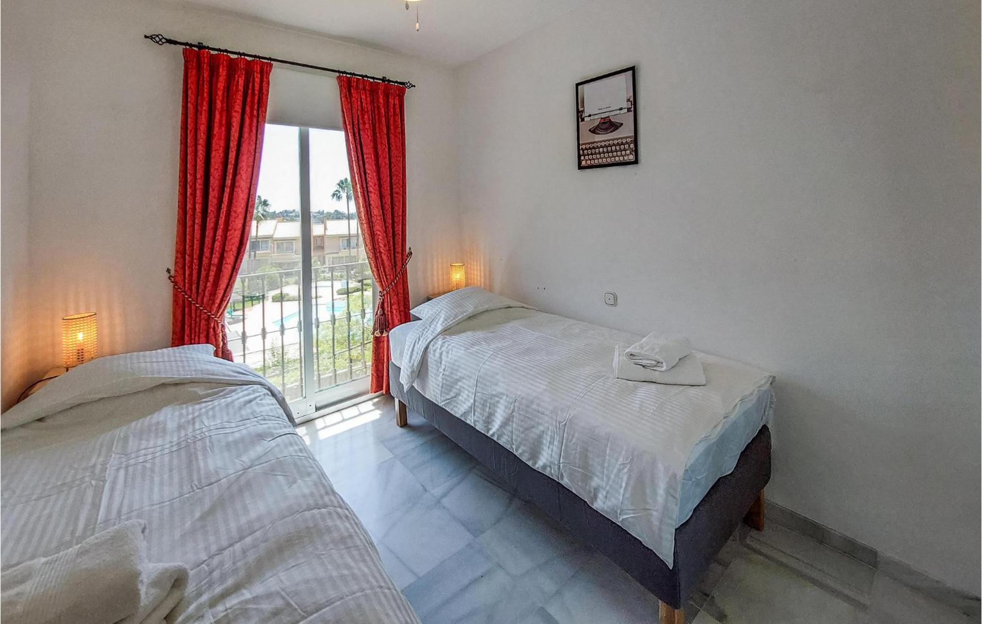 3 Bedroom Cozy In Malaga