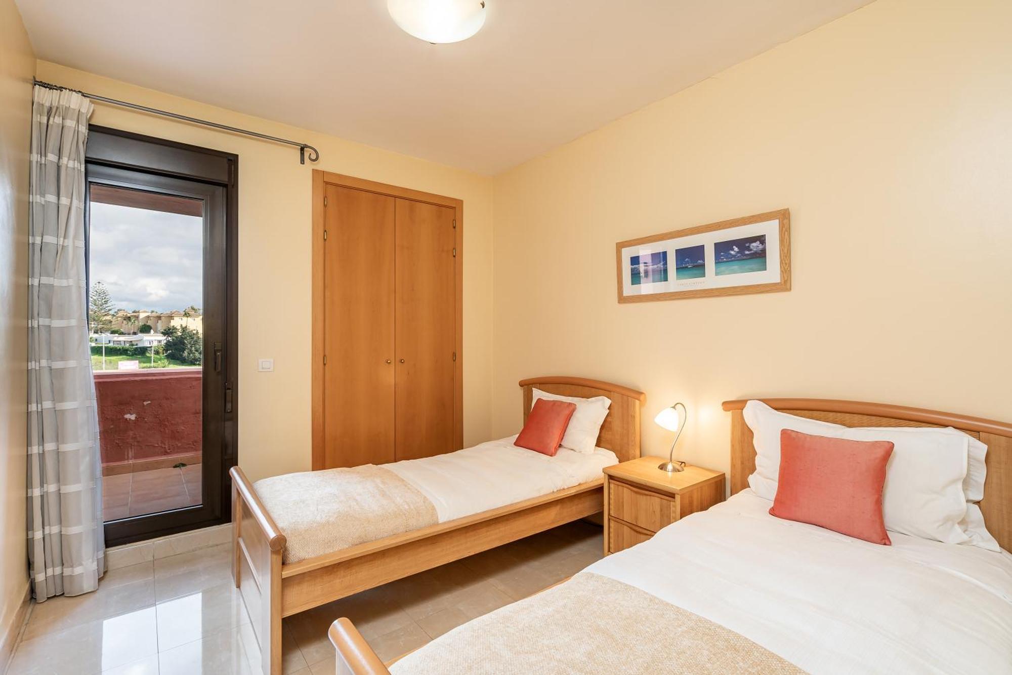 Beachside Duplex Penthouse, Close To Town