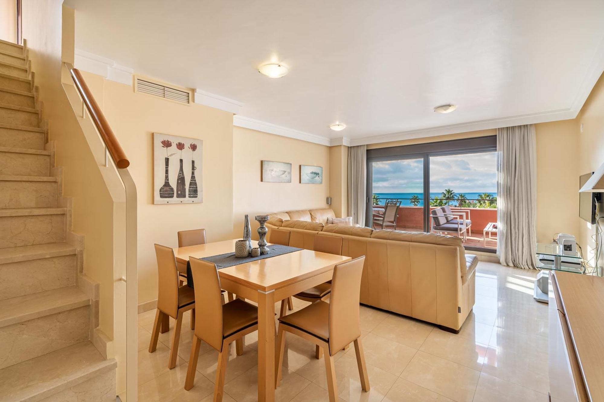 Apartment Beachside Duplex Penthouse, Close To Town