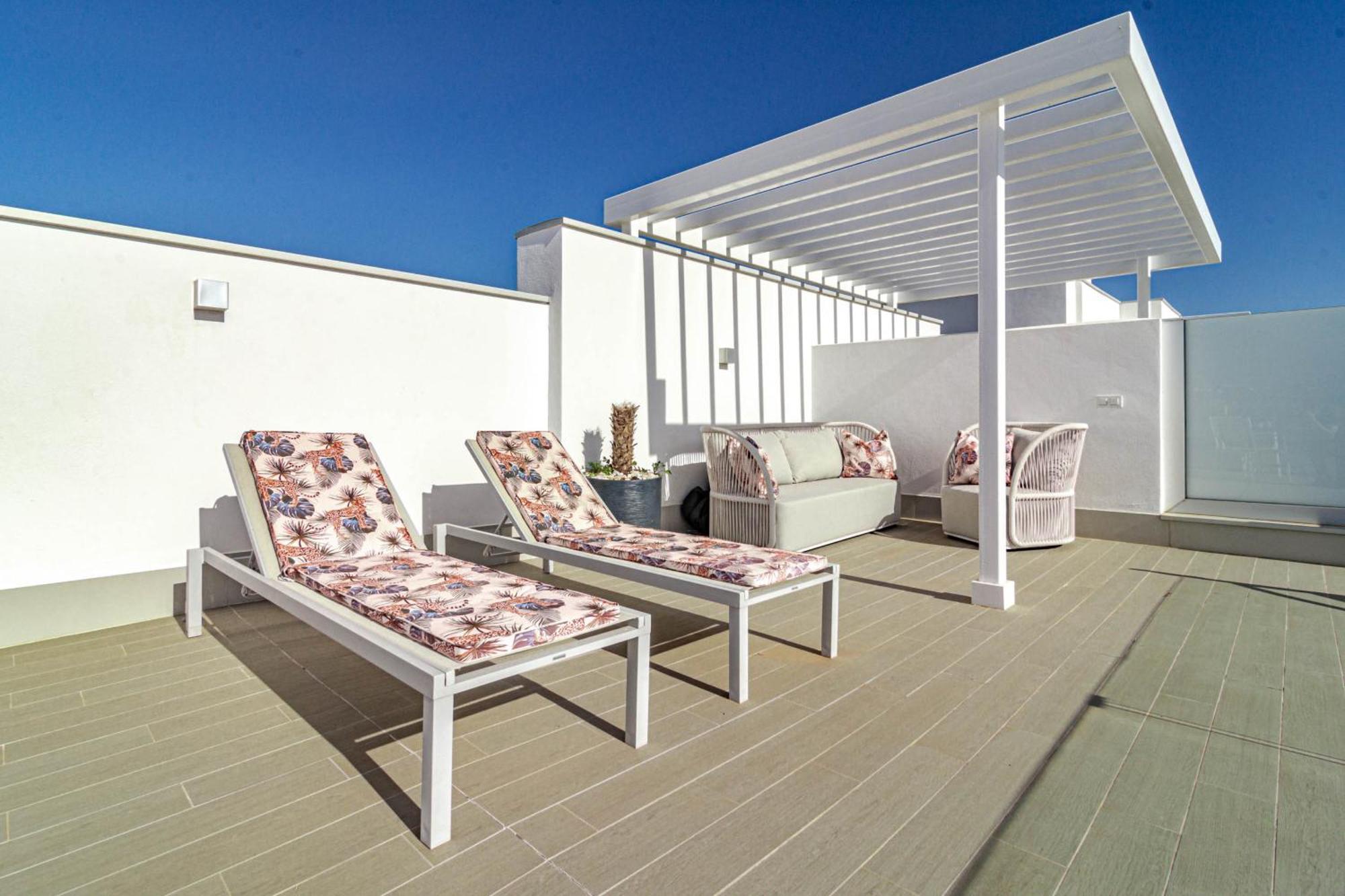 Lm362b - 2 Bedroom Penthouse With Large Sundeck Apartment Estepona