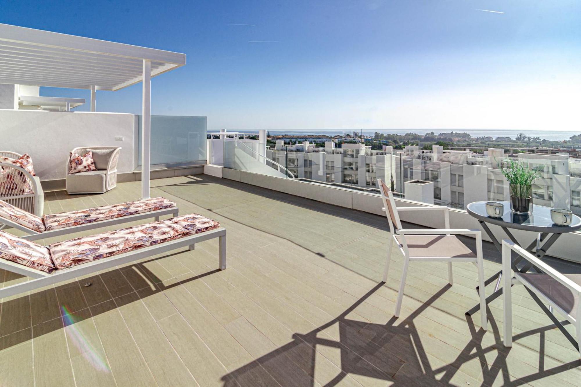Lm362b - 2 Bedroom Penthouse With Large Sundeck Apartment Estepona