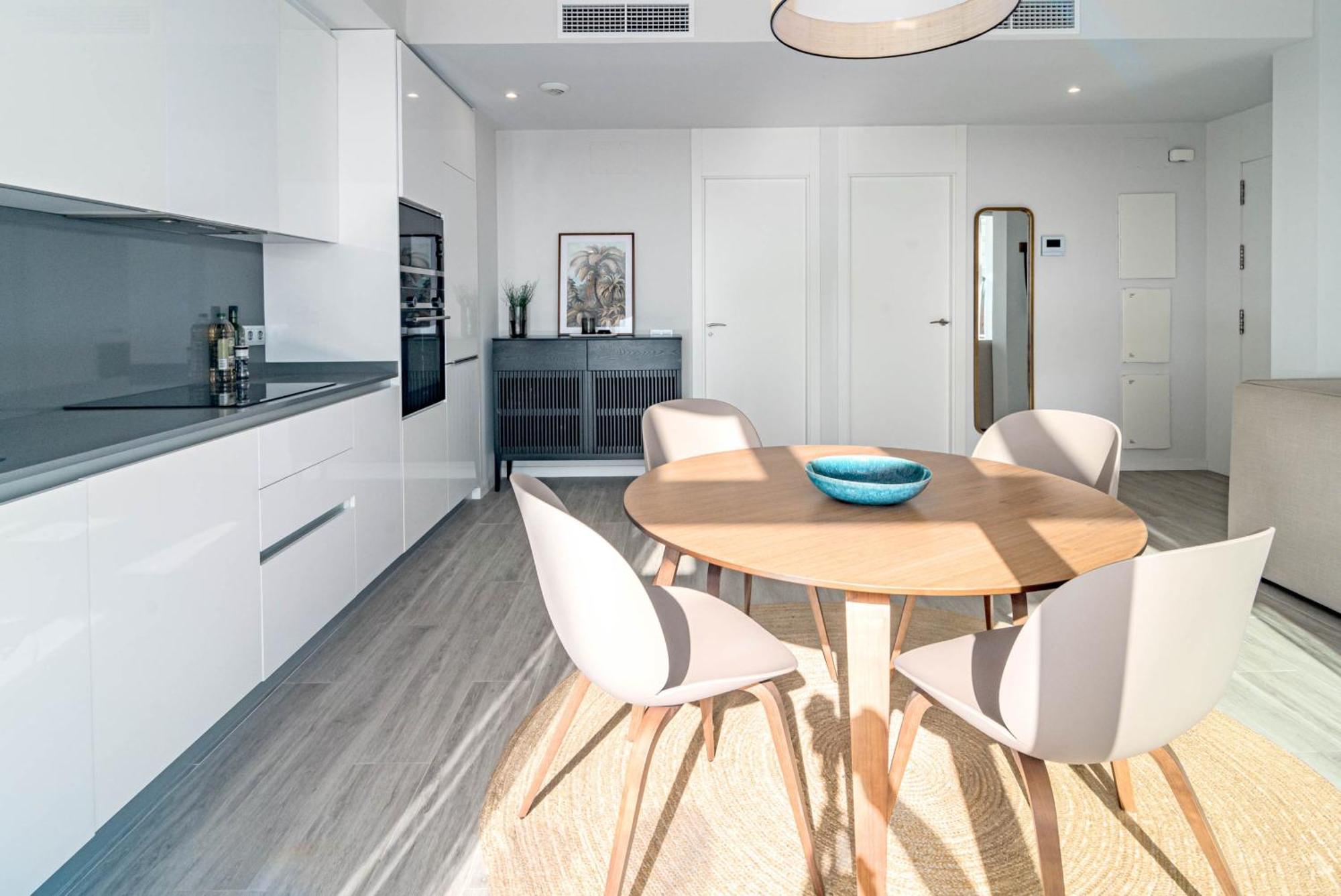 Lm362b - 2 Bedroom Penthouse With Large Sundeck Apartment *