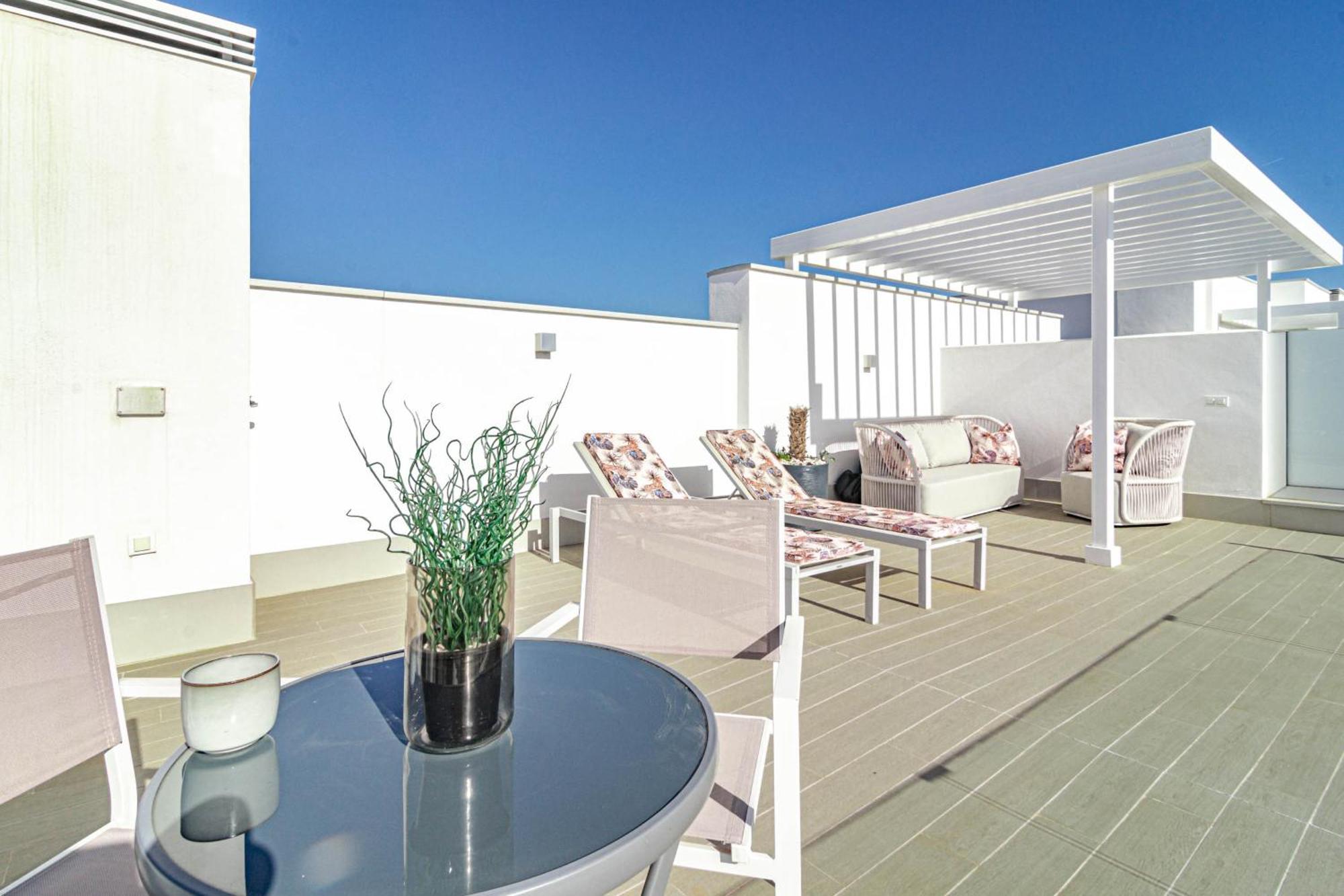 Lm362b - 2 Bedroom Penthouse With Large Sundeck Apartment *