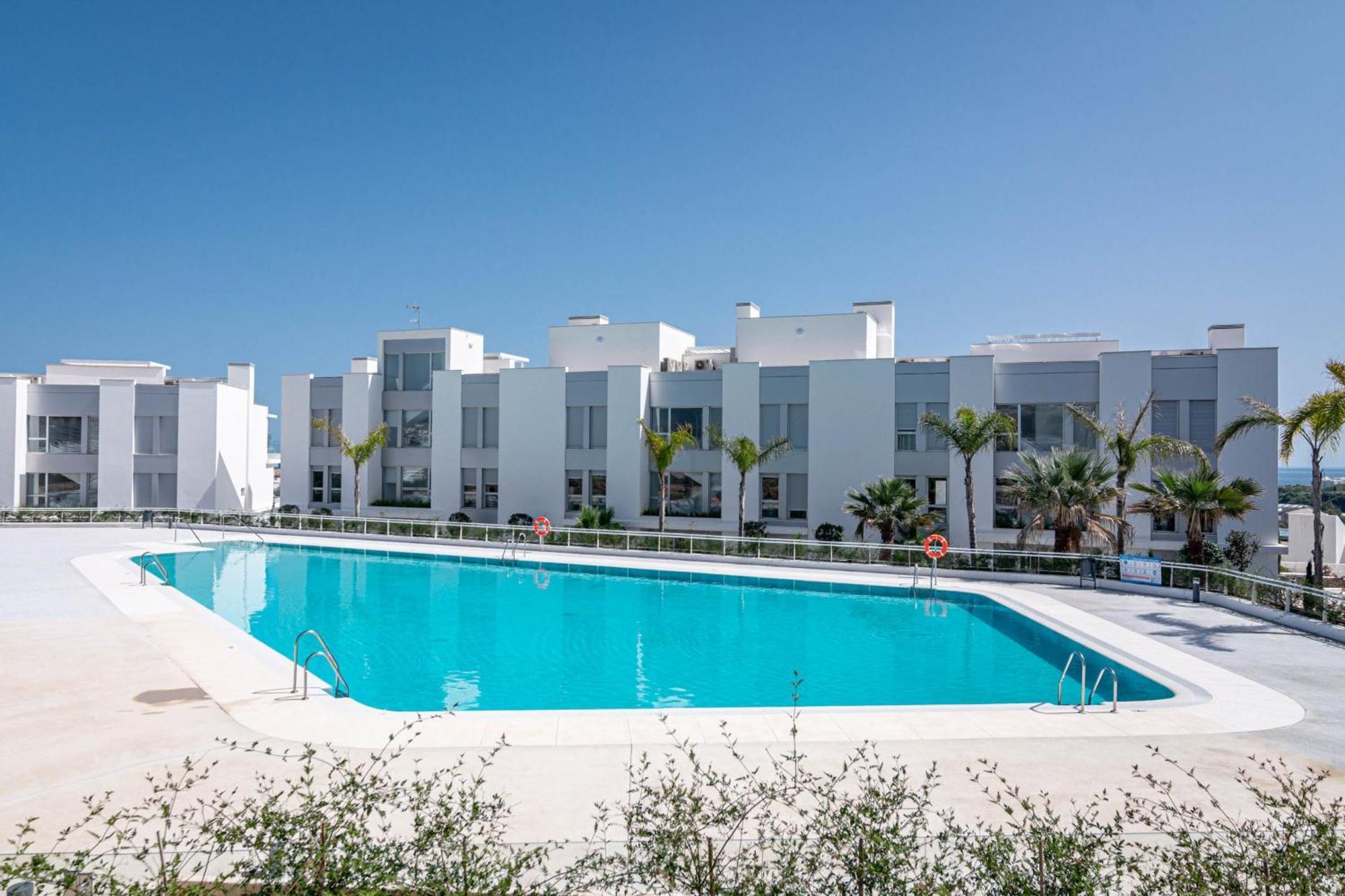 Lm362b - 2 Bedroom Penthouse With Large Sundeck * Estepona