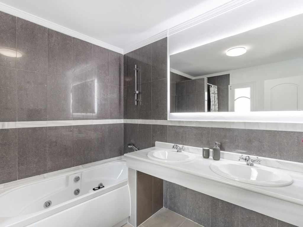 Villa Con Piscina Climatizada Y Vistas Al Golf Villa