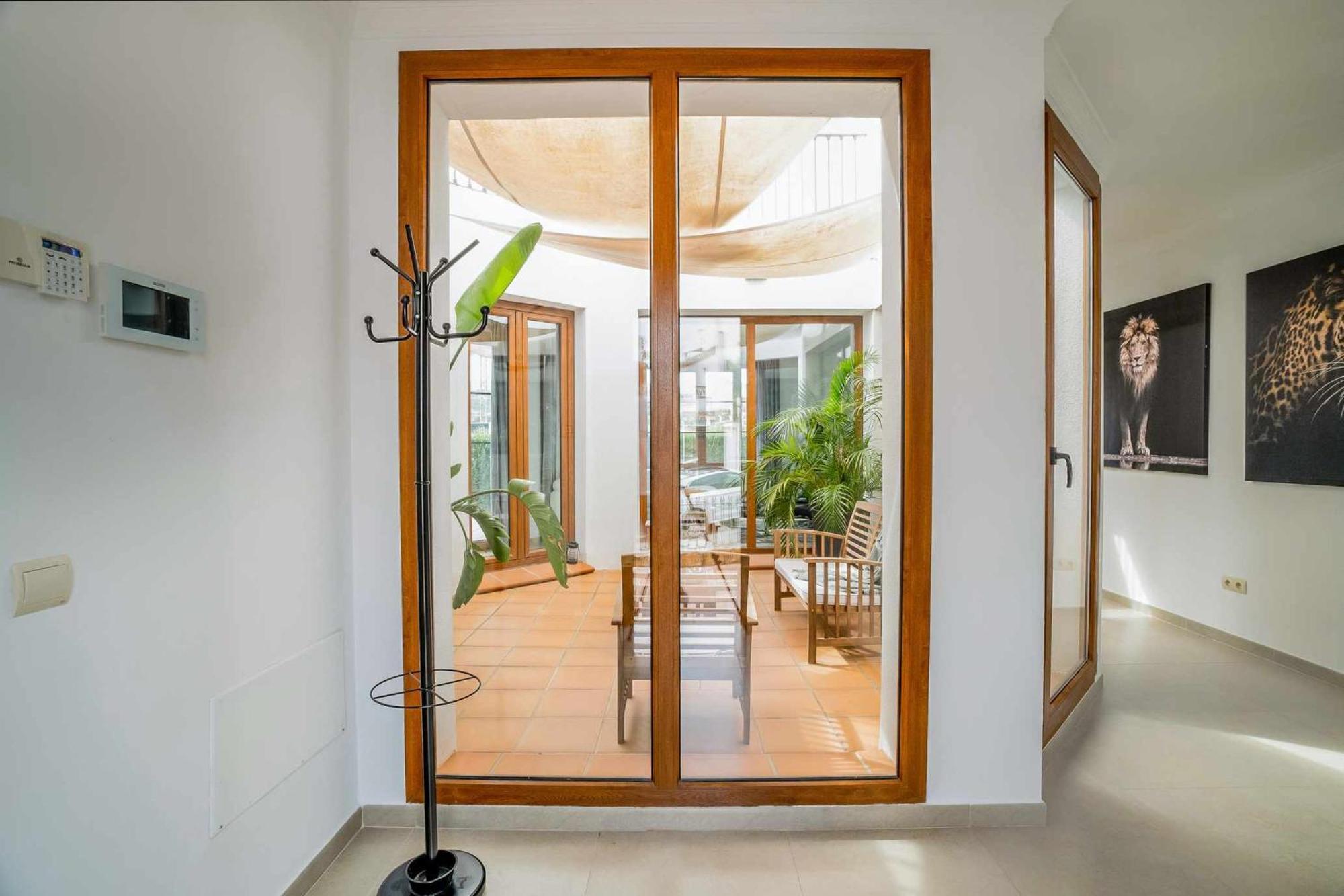 Villa Con Piscina Climatizada Y Vistas Al Golf Estepona