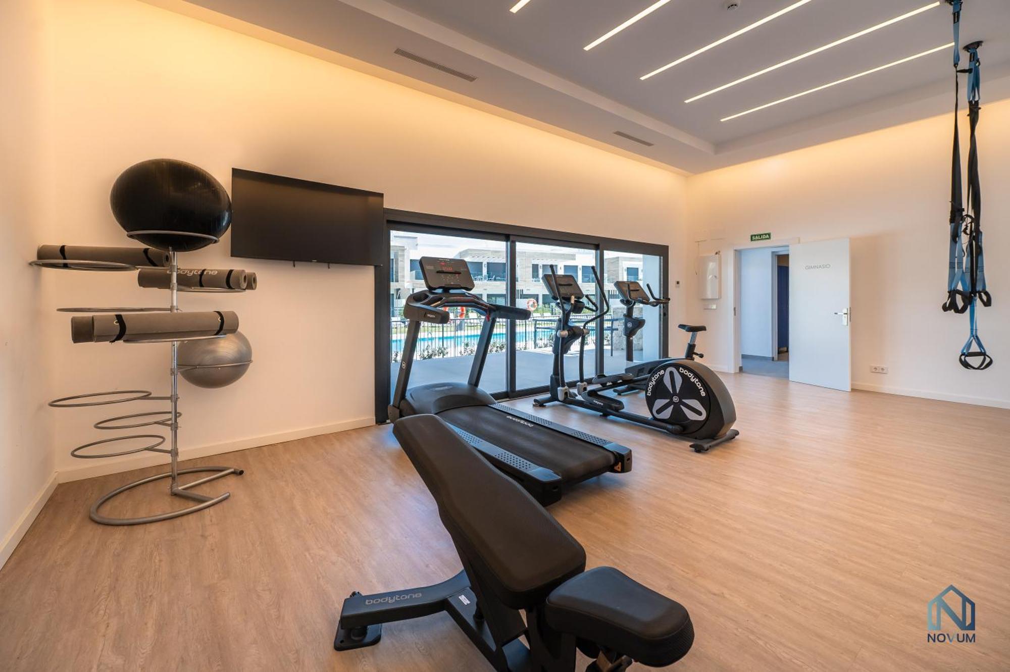 Newly Built 2 Bdrm Modern Oasis W Gym & Pool Apartment *