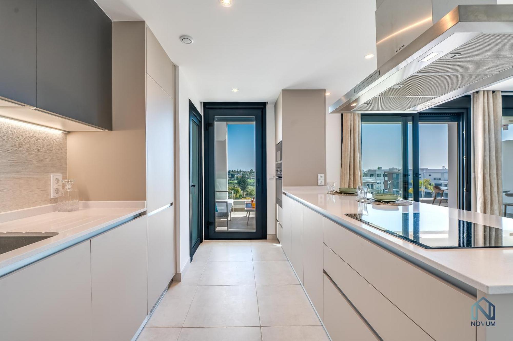 Apartment Newly Built 2 Bdrm Modern Oasis W Gym & Pool *