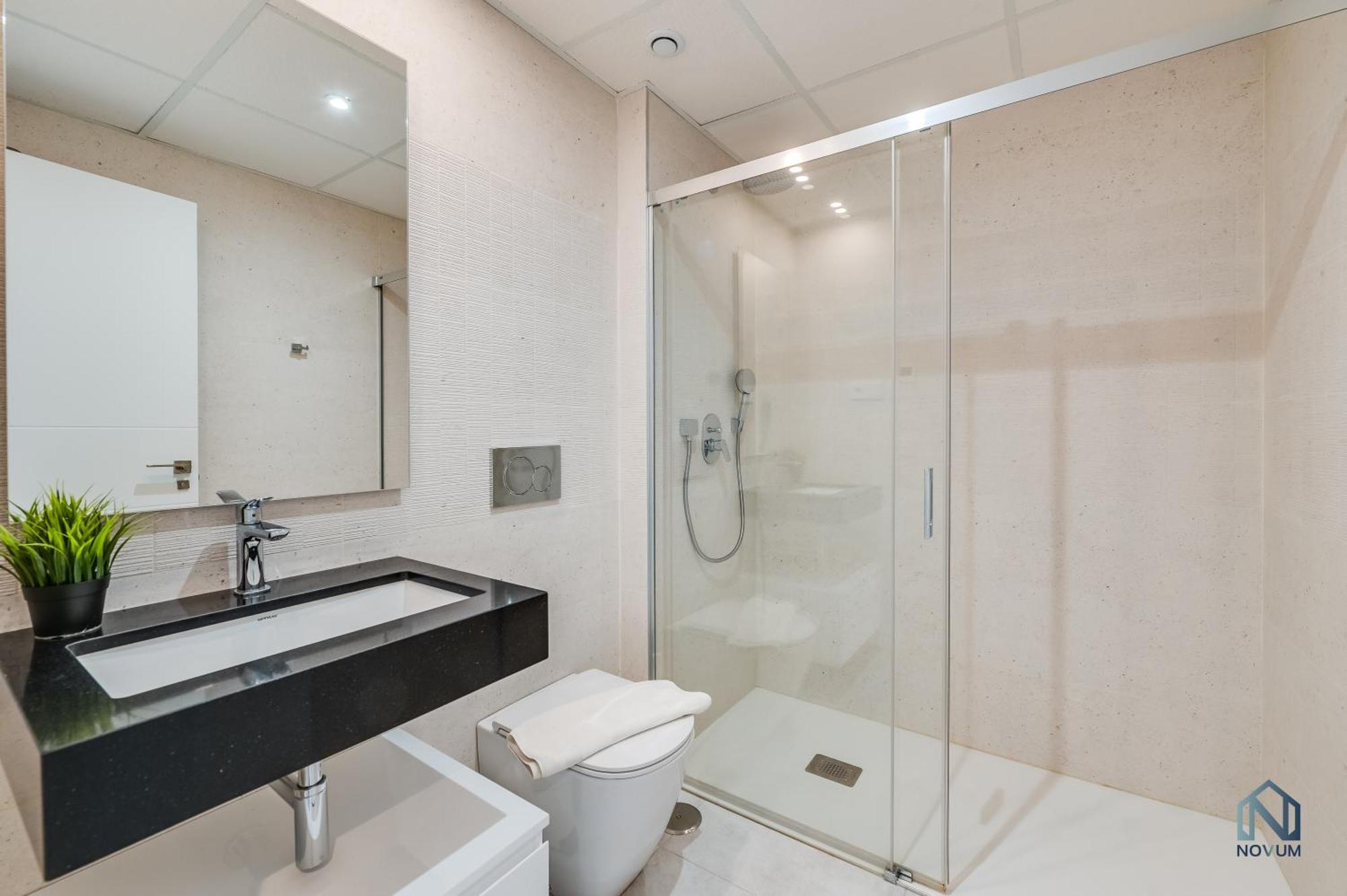 Newly Built 2 Bdrm Modern Oasis W Gym & Pool *