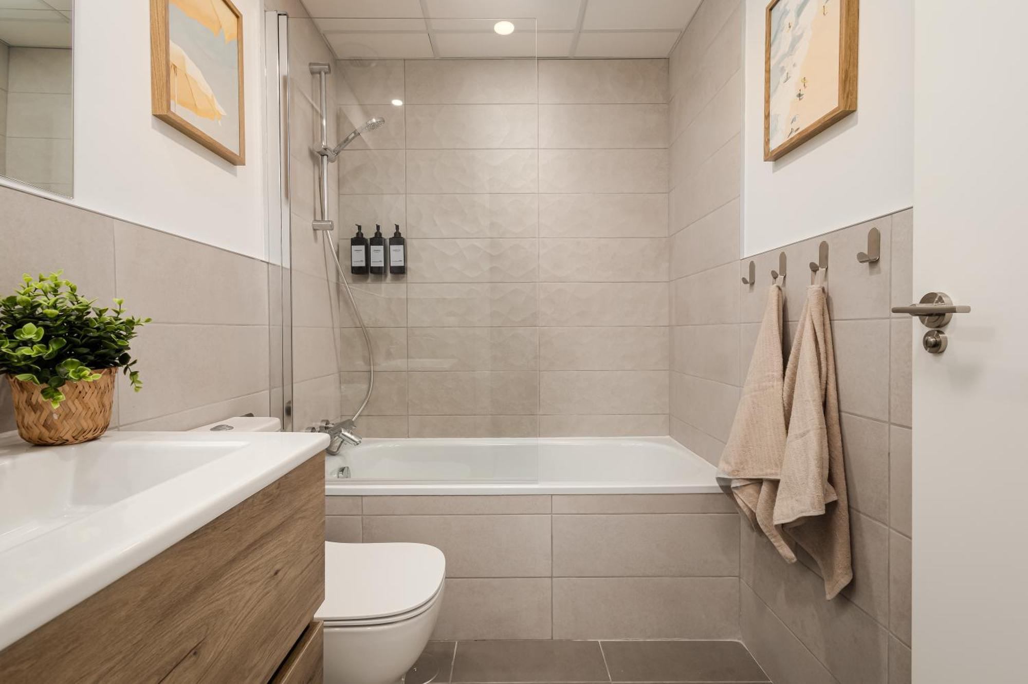 New Cozy 2-bedroom In Center Estepona