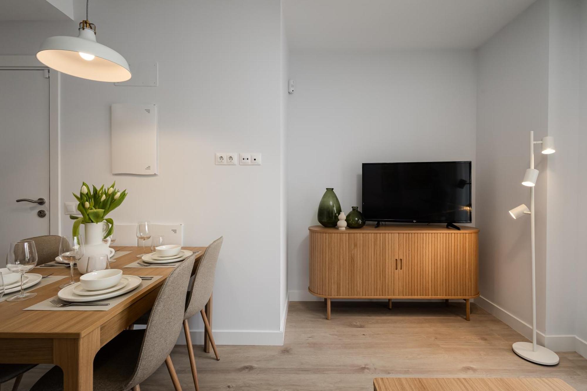 New Cozy 2-bedroom In Center Apartment