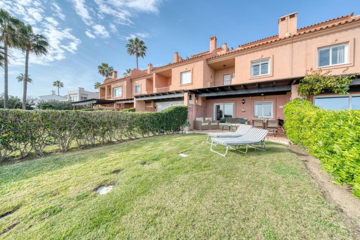 Playa Azul Beachfront Townhouse Estepona
