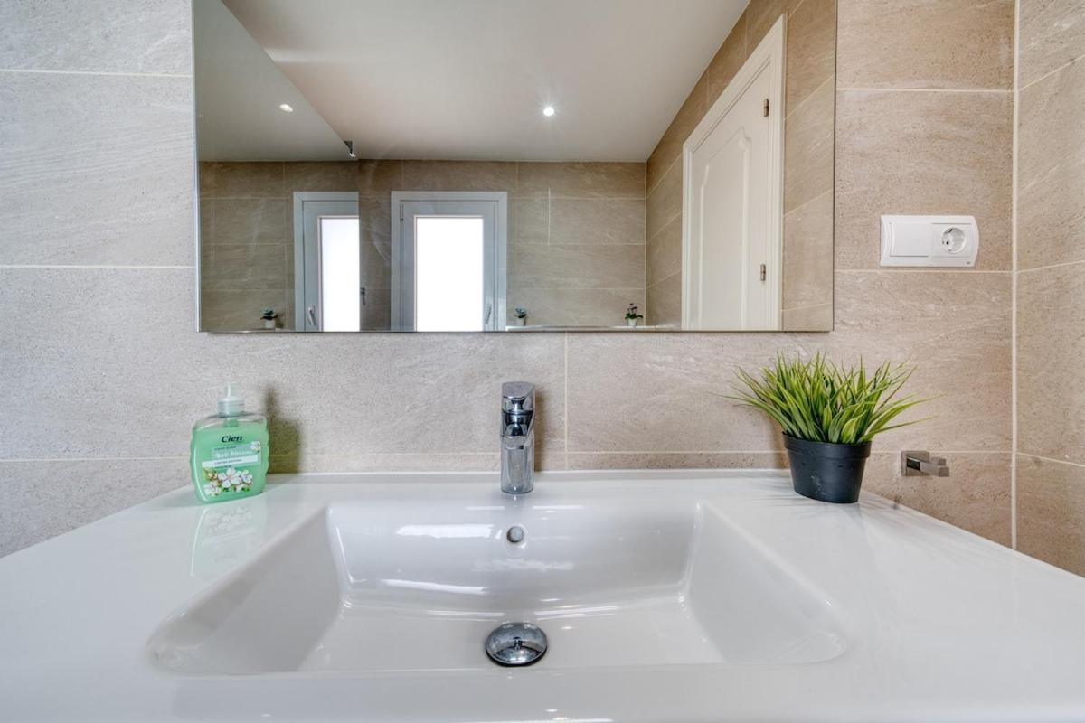 Playa Azul Beachfront Townhouse Ferienhaus Estepona