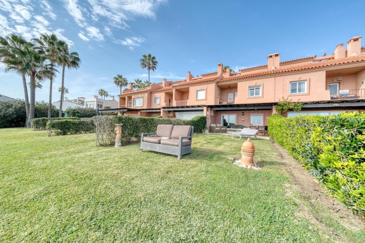 Playa Azul Beachfront Townhouse Ferienhaus