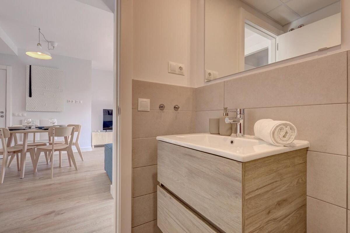 Apartment Charming 2 Bedroom Flat In