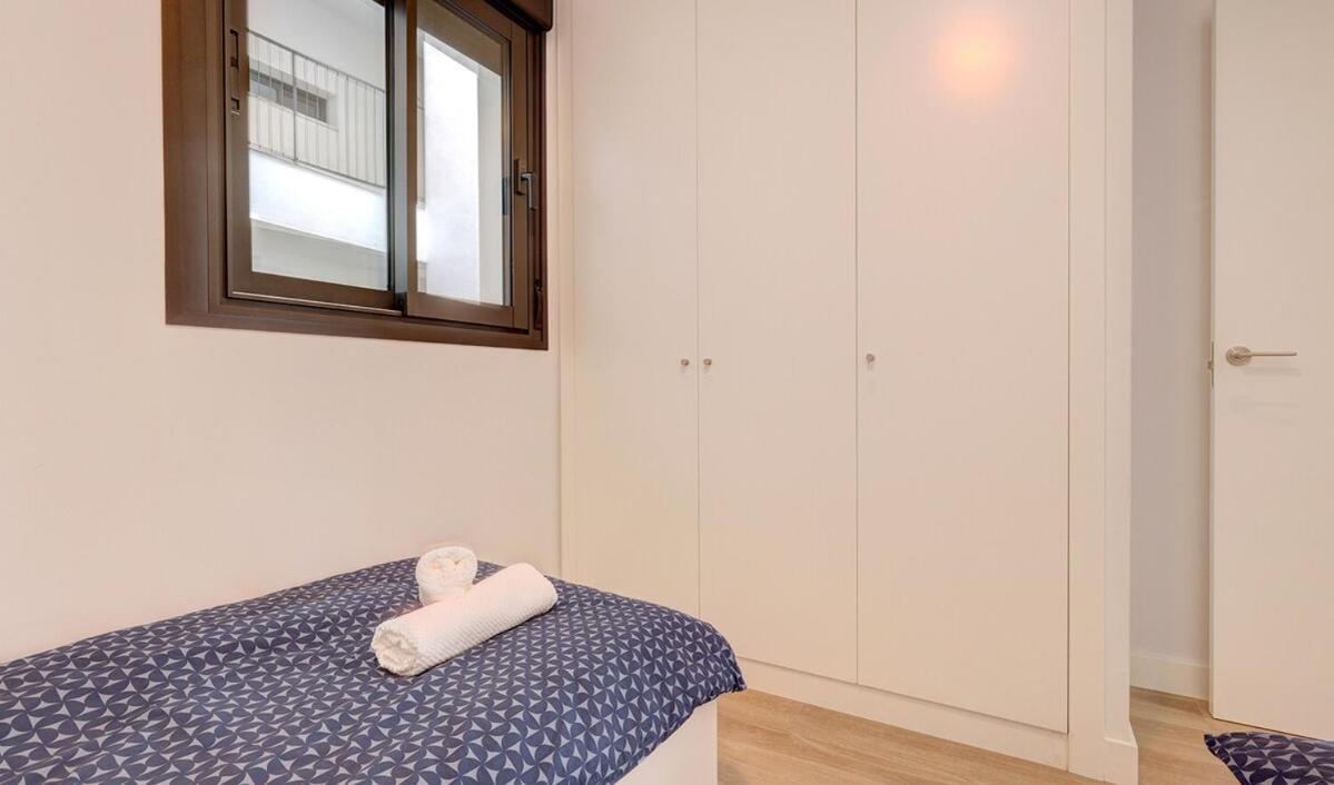 Charming 2 Bedroom Flat In Apartment