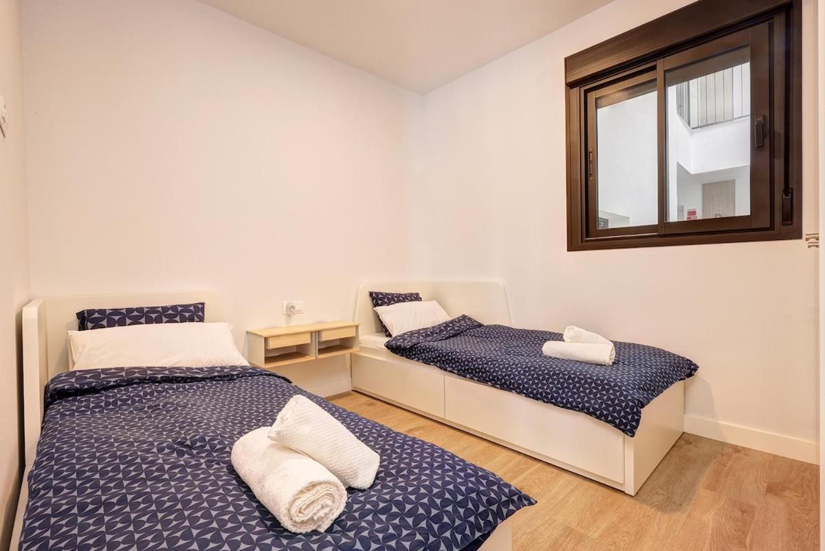 Charming 2 Bedroom Flat In *