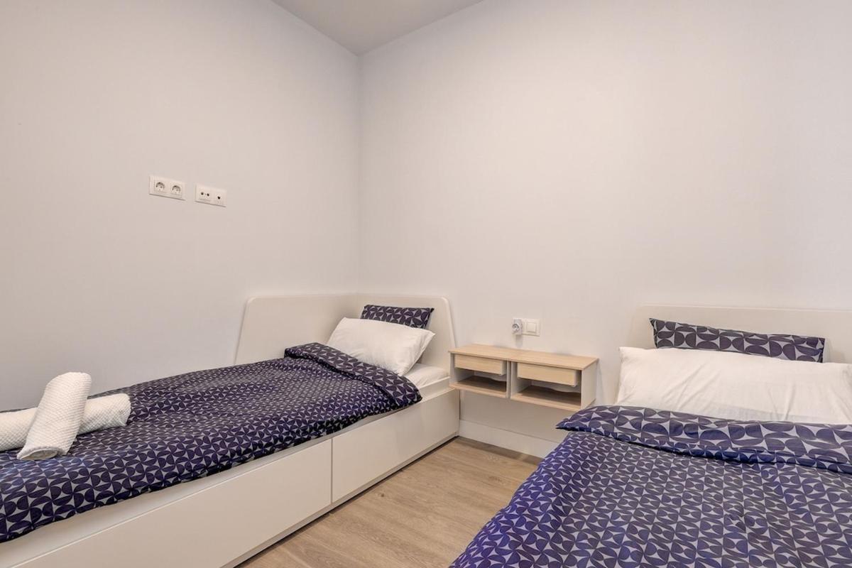 Charming 2 Bedroom Flat In Apartment