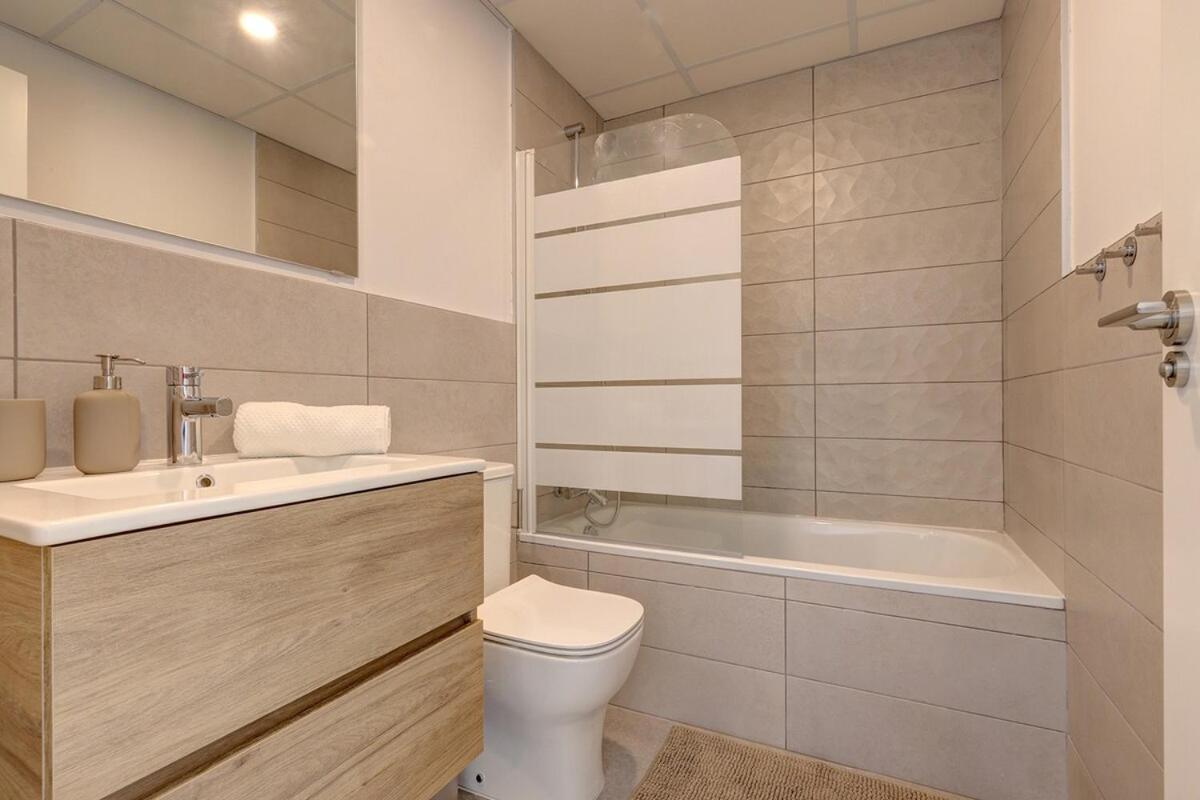 Charming 2 Bedroom Flat In Apartment Estepona